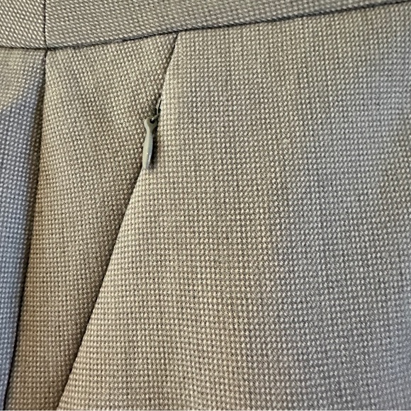 Tahari dress pants, size 10. Fine houndstooth in grey and white. - Picture 4 of 7